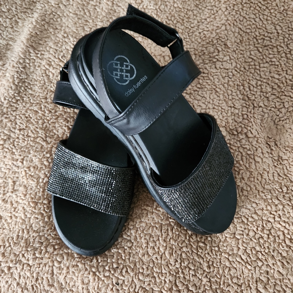 Daisy Fuentes Platforms sz 7
